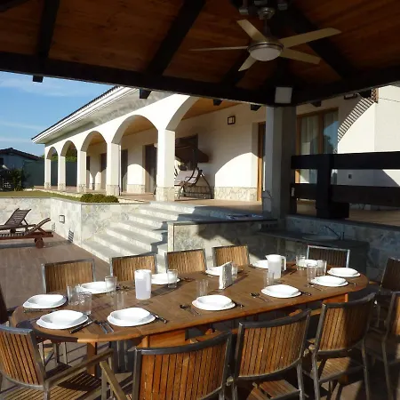 Vivalidays Kiros Villa *